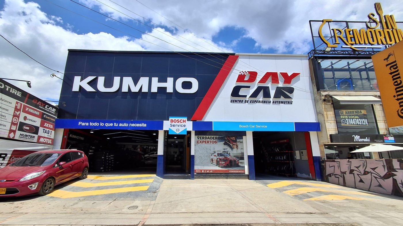 Llanta Kumho Ecsta PS31 205/55 R16 91W — Alto Desempeño & Evacuación Hidrodinámica